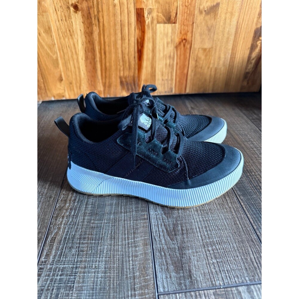 Women’s Sorel Out N About lll Low Sneakers Sz. 6.5 Black/White